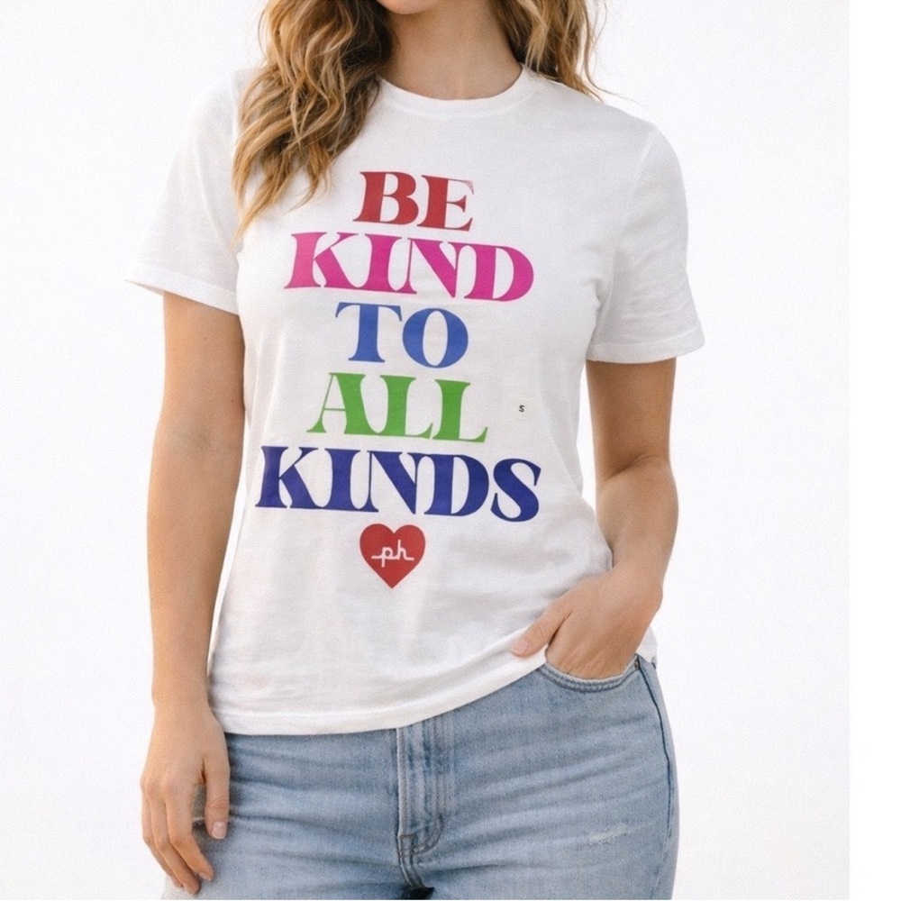 White Graphic Tee BE kind to all kinds  size small